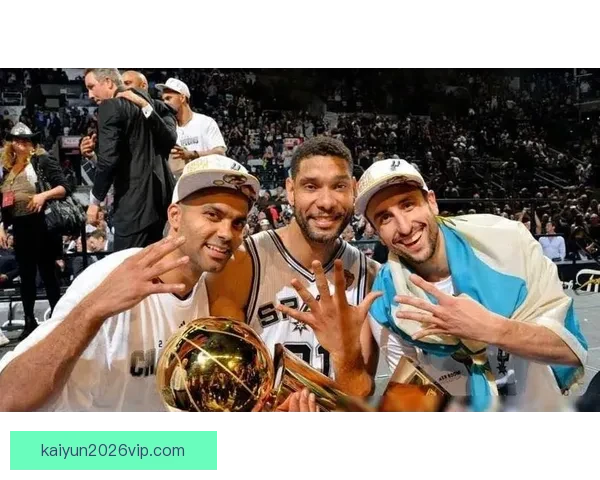 全队起立为卡斯尔庆祝三双创纪录邓肯19年历史比肩文班赞其本就优秀